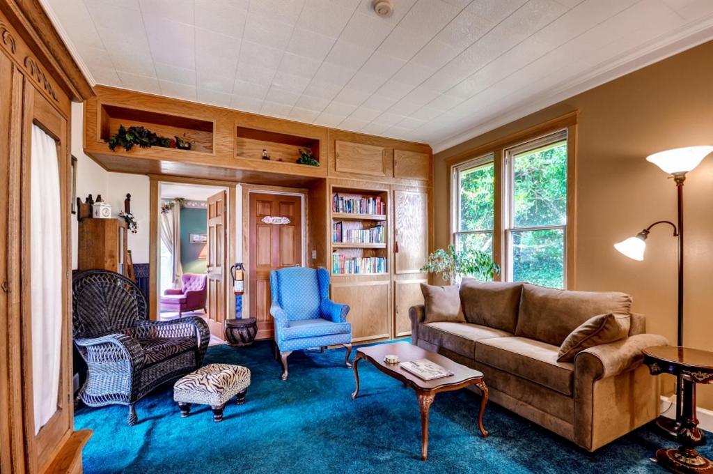 Astoria Painted Lady Historic Apt With River View! Εξωτερικό φωτογραφία