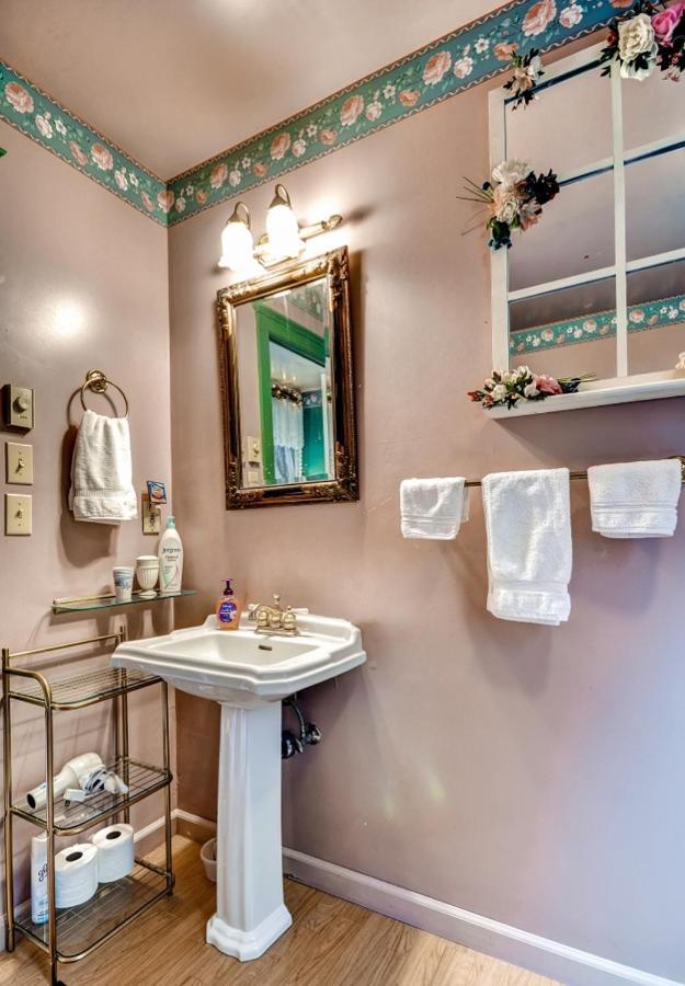Astoria Painted Lady Historic Apt With River View! Εξωτερικό φωτογραφία
