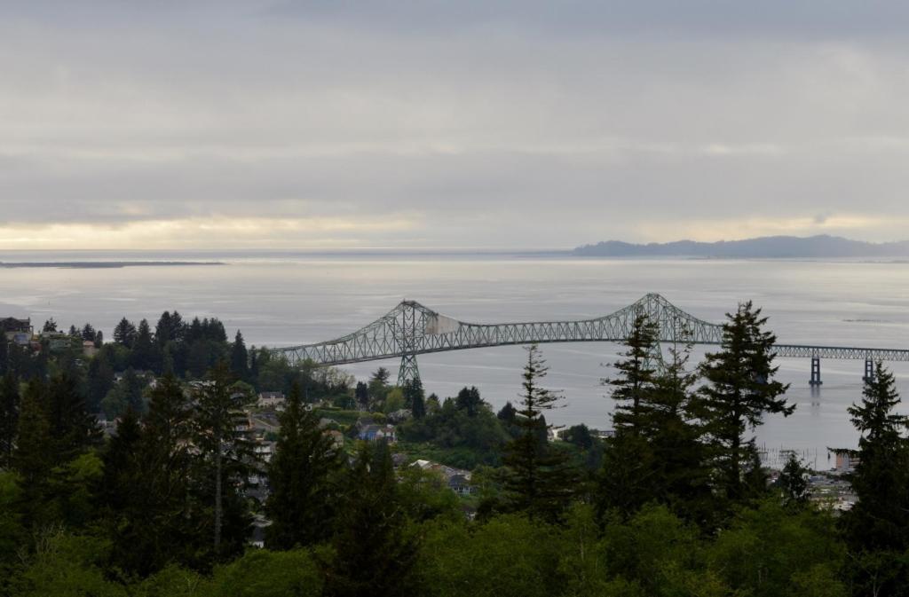 Astoria Painted Lady Historic Apt With River View! Εξωτερικό φωτογραφία